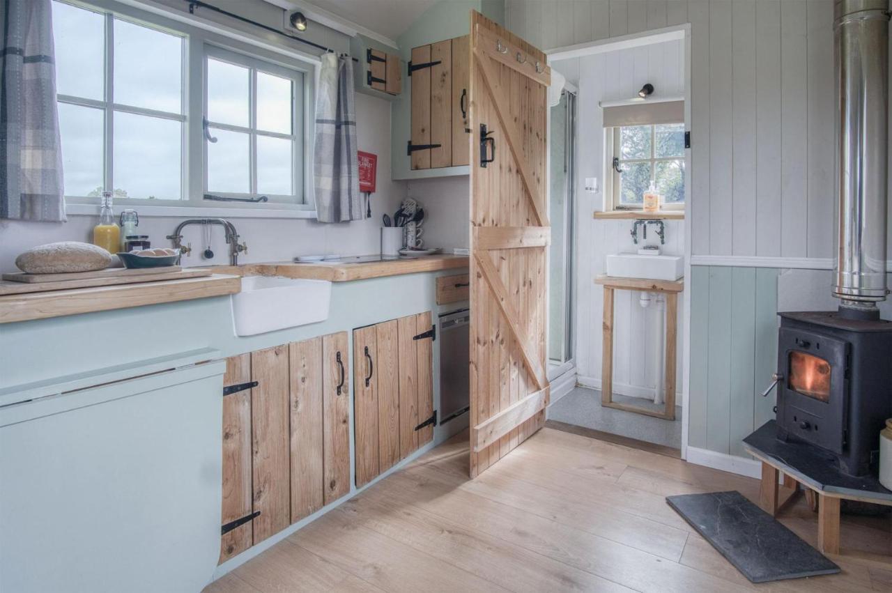 Haven View - 1 Bedroom Shepherds Hut - St Ishmaels Saint Ishmaels  Exterior foto