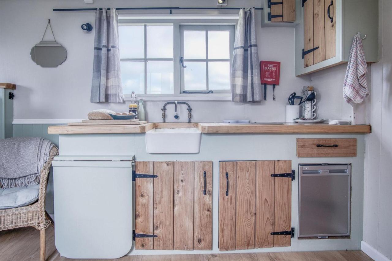 Haven View - 1 Bedroom Shepherds Hut - St Ishmaels Saint Ishmaels  Exterior foto