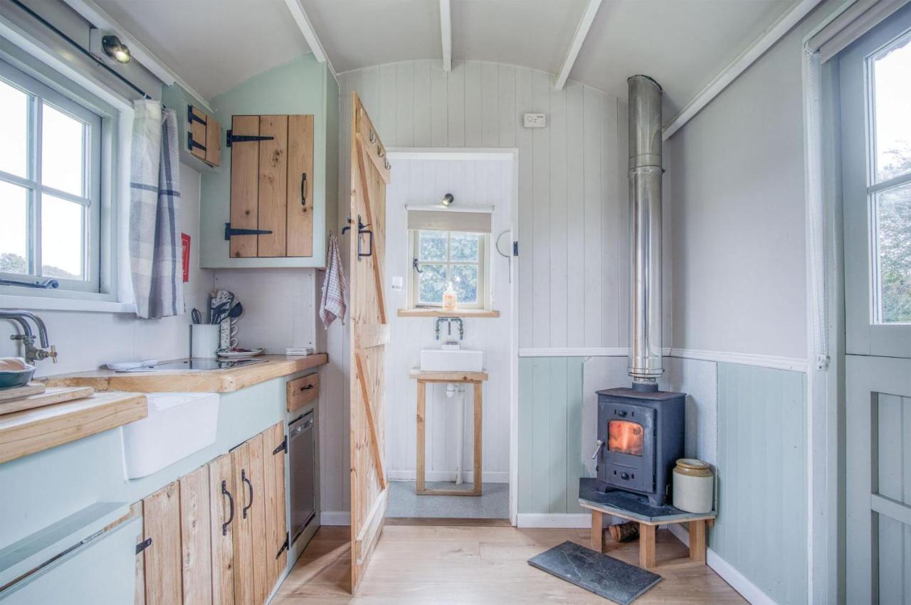 Haven View - 1 Bedroom Shepherds Hut - St Ishmaels Saint Ishmaels  Exterior foto