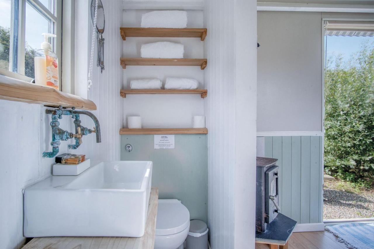 Haven View - 1 Bedroom Shepherds Hut - St Ishmaels Saint Ishmaels  Exterior foto
